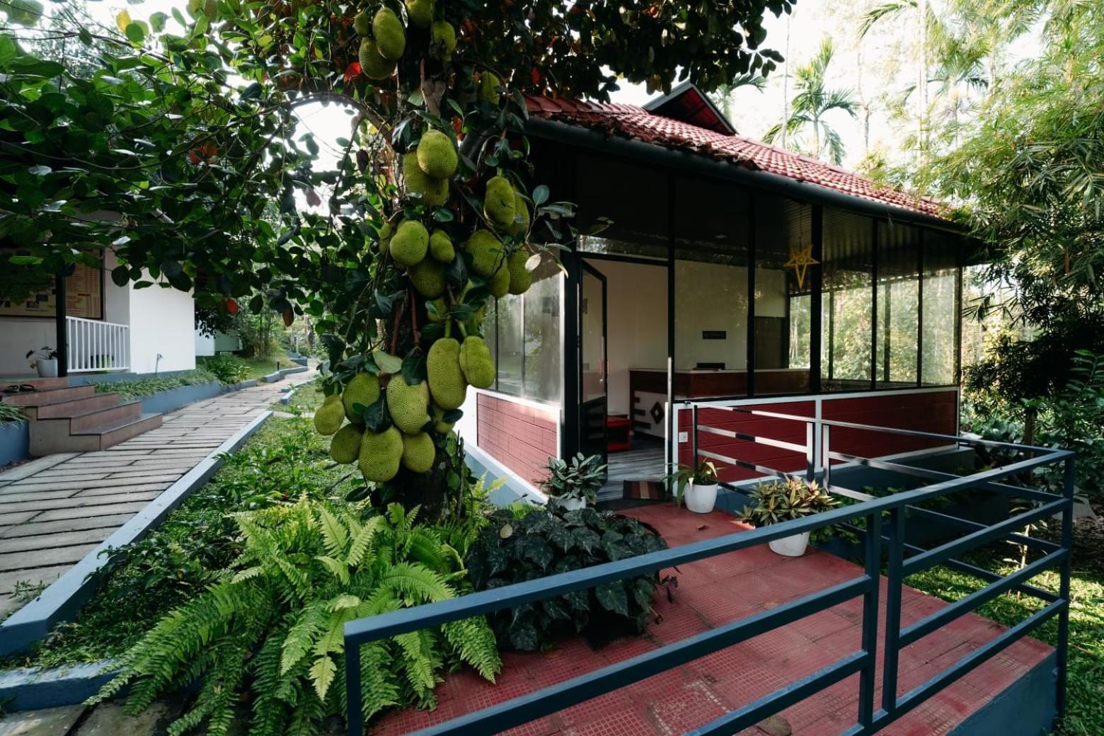 Le Vista Resort Sultan Bathery Exterior foto